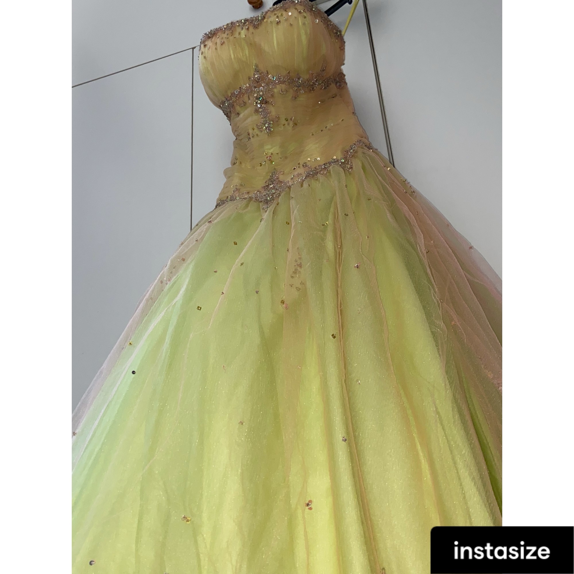 LUXURIOUS PROM/ENGAGEMENT DRESS فستان خطبة امريكي للبيع